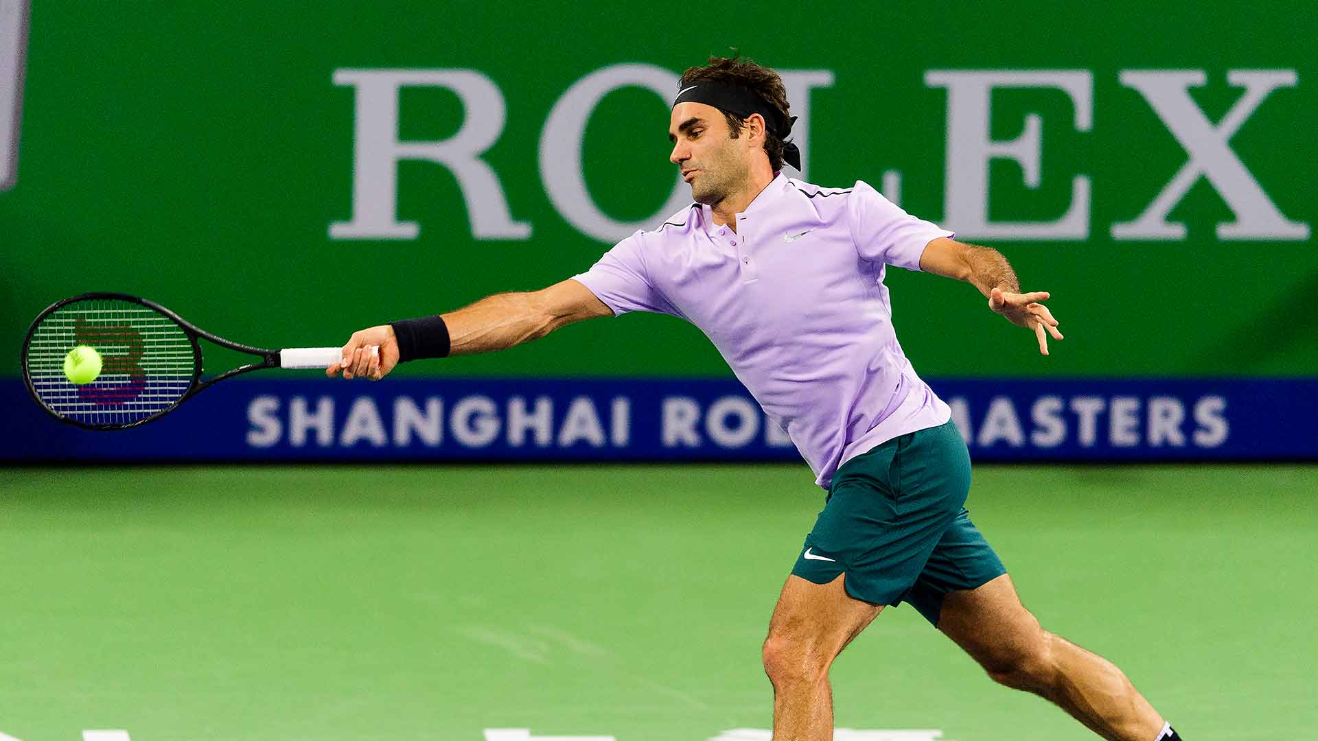 Федерер продължава уверено борбата за втора титла в Шанхай (видео)