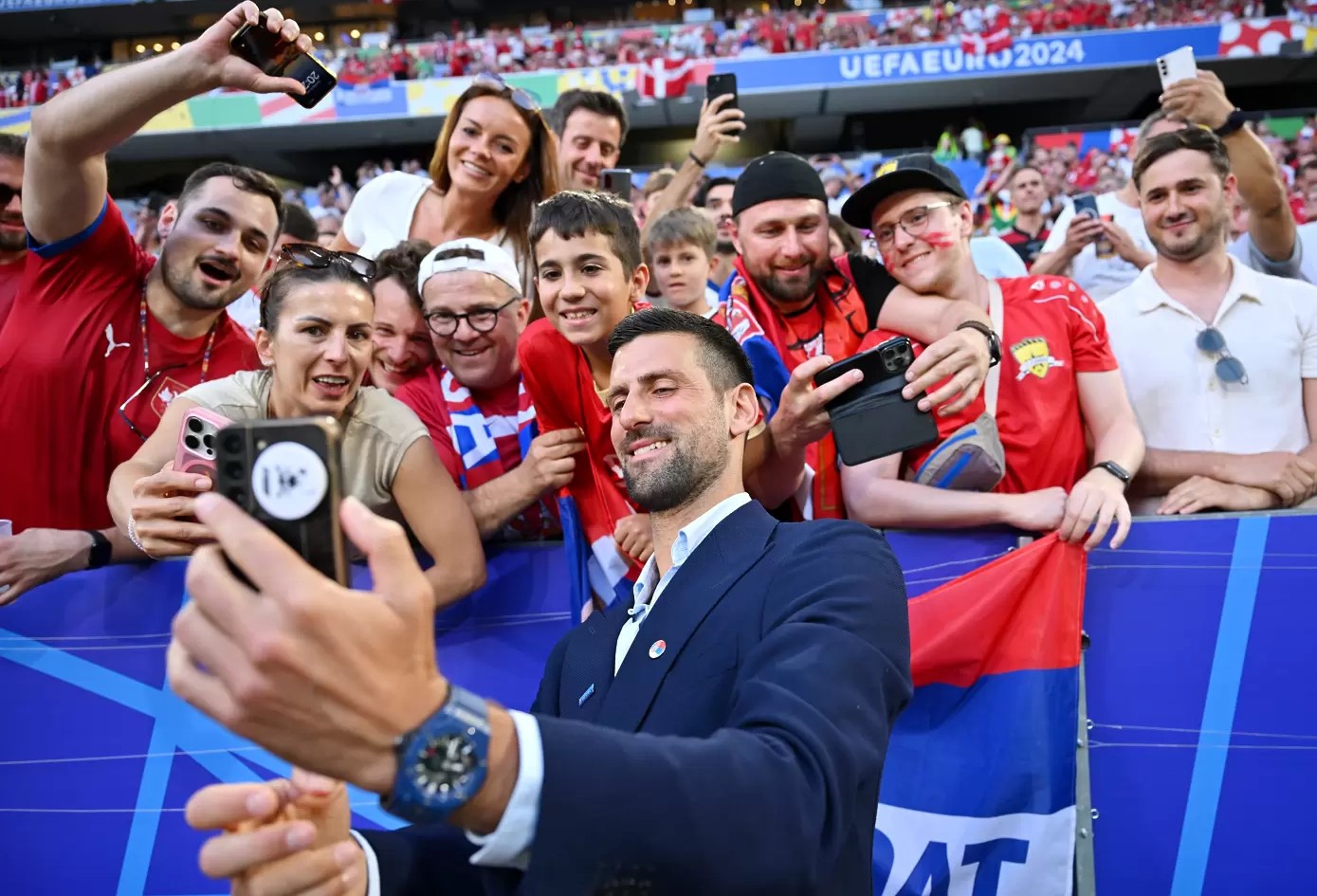 Уимбълдън и Европейско в 1 ден: Джокович хвана самолета, за да подкрепи сръбските футболисти