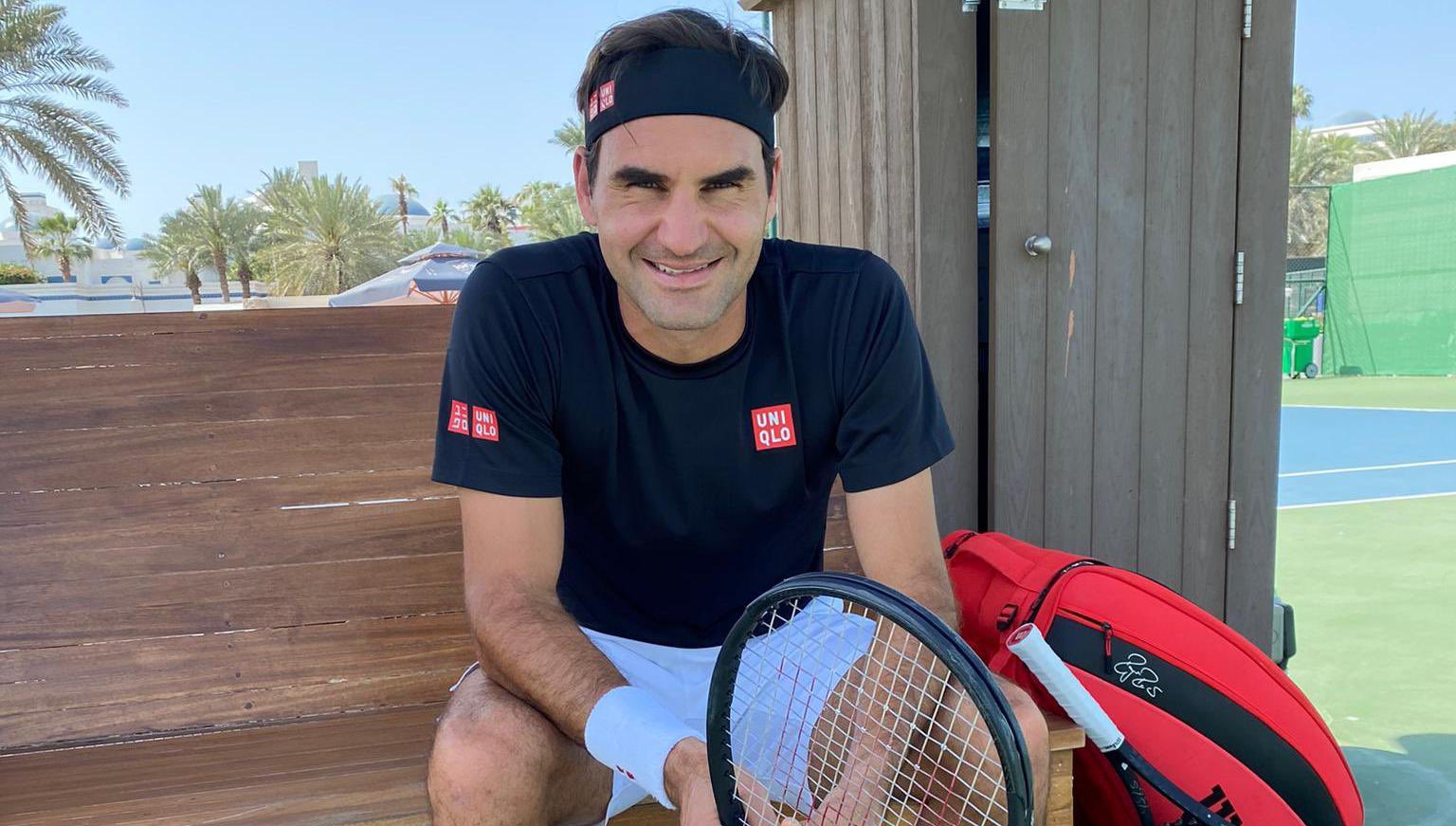 Роджър Федерер излетя за Доха след повече от година извън кортовете! (видео)