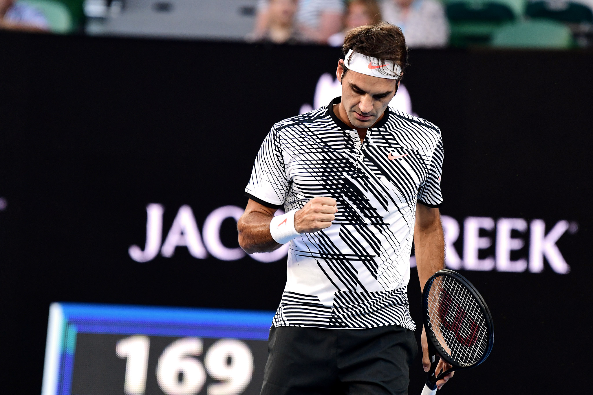 По шампионски: Федерер направи обрат в шоуто с Нишикори (видео)