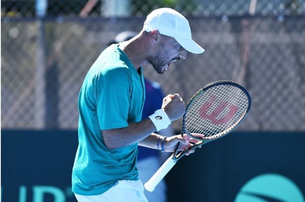 Нова голяма победа: Кузманов разгроми Мастърс финалист и 4-кратен ATP шампион в Простейов!