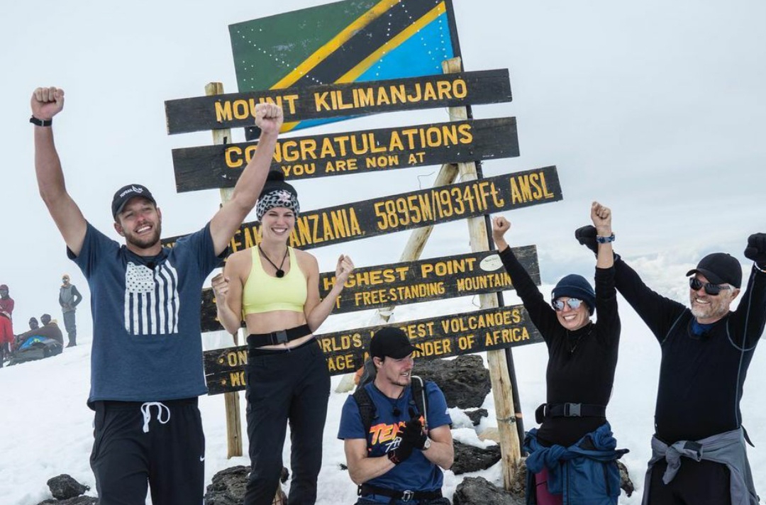 Каролина Вожняцки изкачи връх Килиманджаро