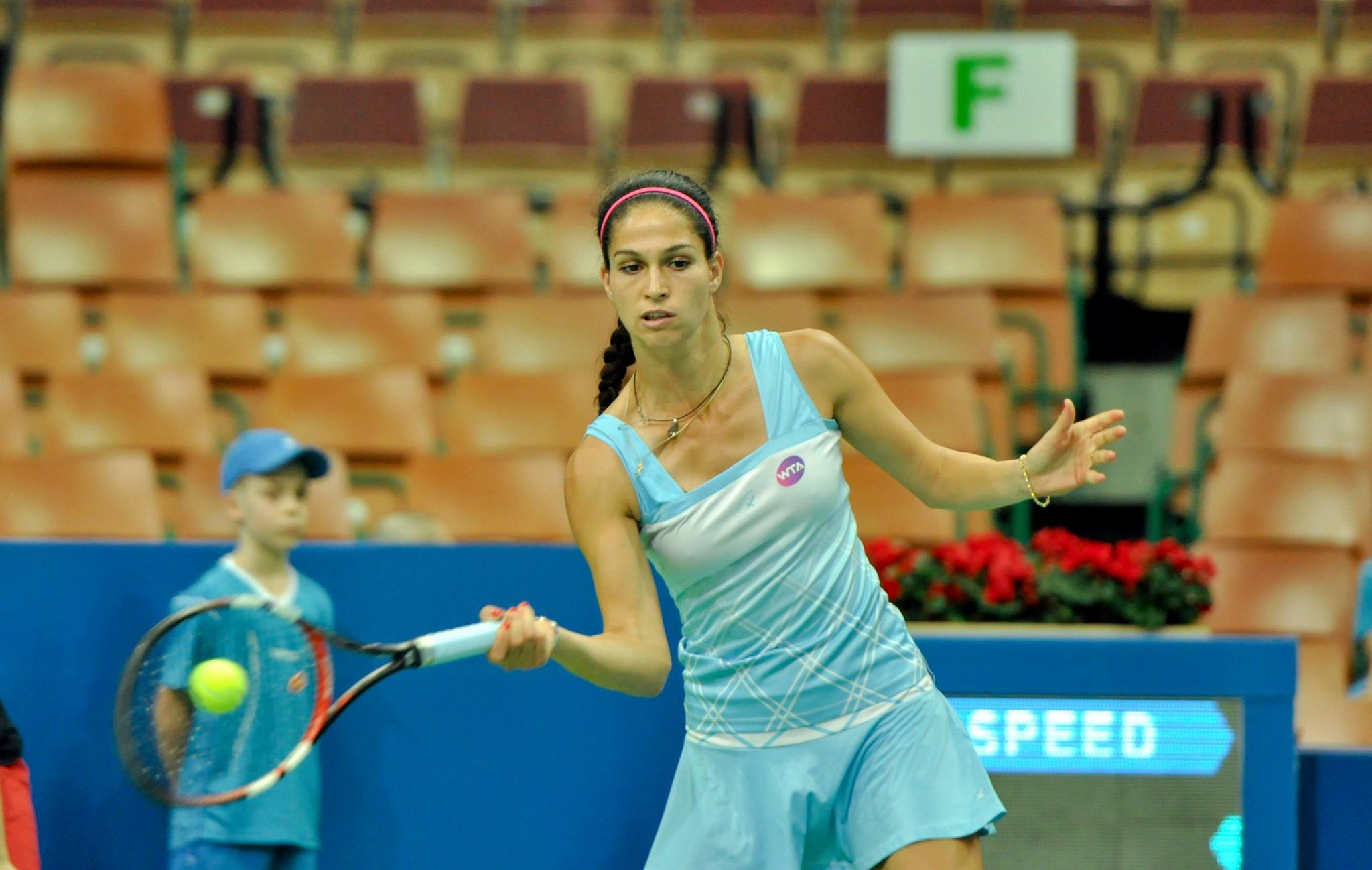 Шиникова отстъпи на Корне при дебюта си в WTA турнир