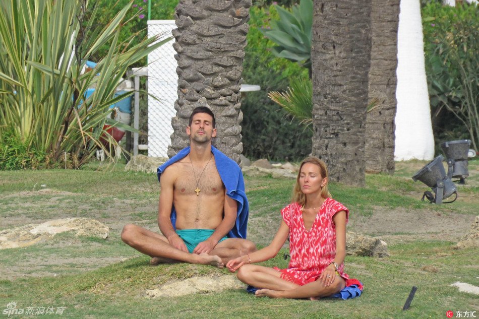 Ноле и Йелена се отдадоха на медитация в Марбея (снимки)