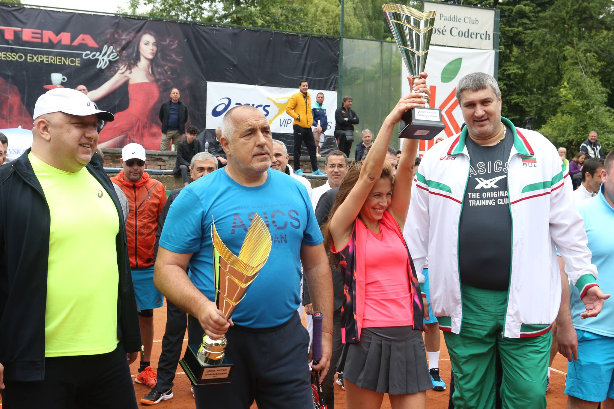 Бойко Борисов триумфира в турнир на двойки с красавица (снимки)