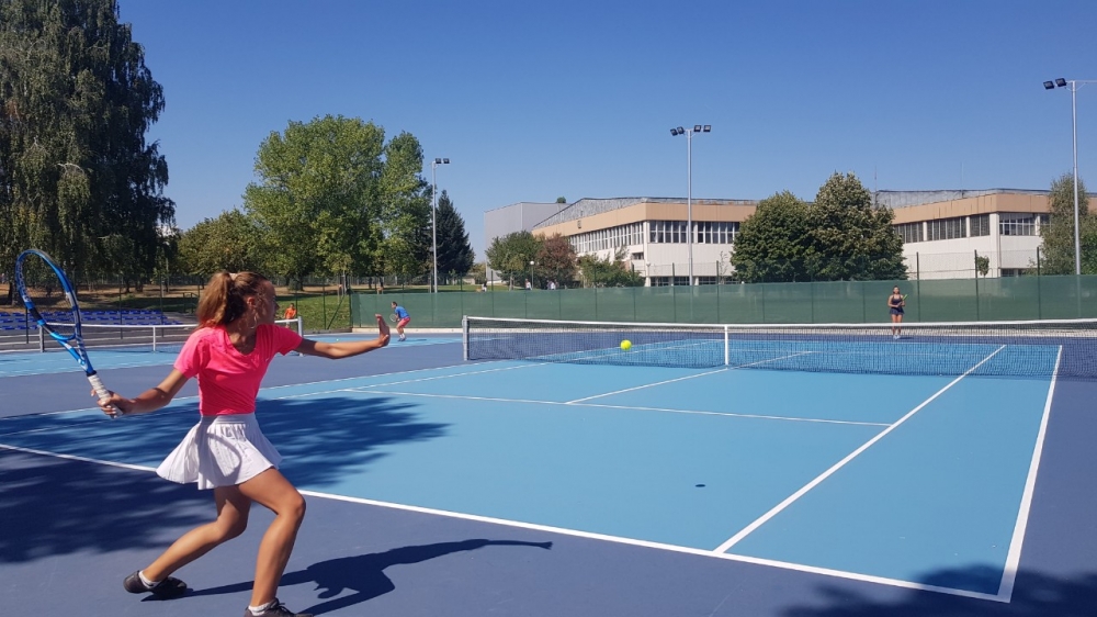 Снимки: Тенис базата в НСА, е обновена - ще има и балон