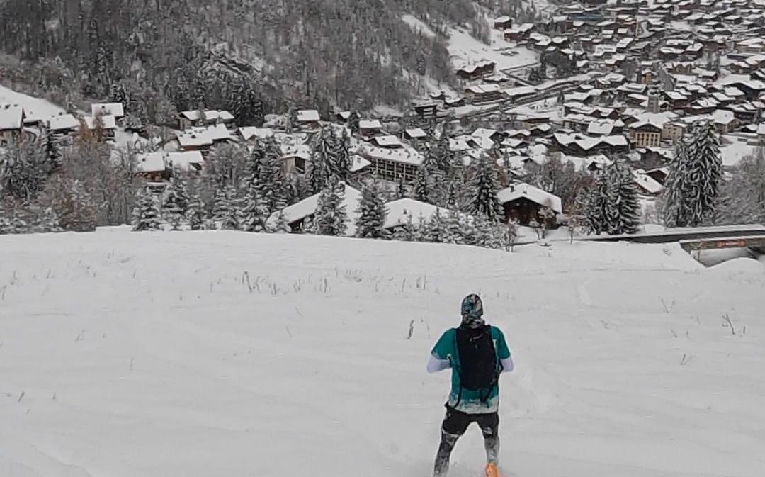Григор Димитров се наслаждава на зимата: Ски, плуване и разходка в снега