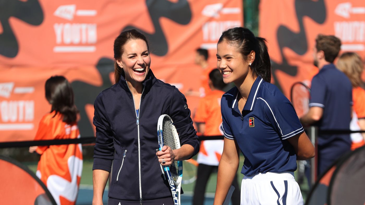 Тенис с кралското семейство: Ема Радукану игра рамо до рамо с Кейт Мидълтън (видео)