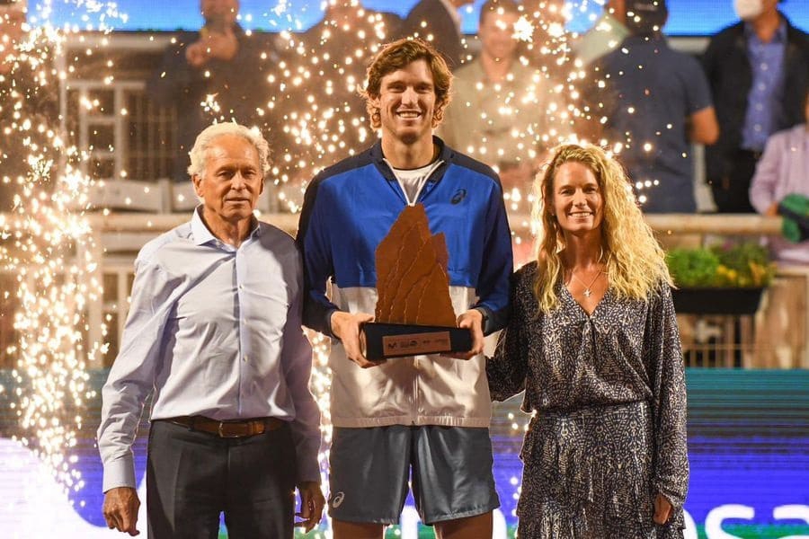Чили има има своя нов тенис герой: Световният номер 87 завоюва трофея в Сантяго!