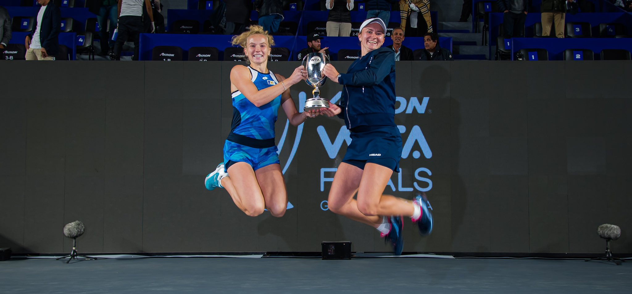 Шампионски завършек: Крейчикова и Синякова вдигнаха титлата от Финалите на WTA