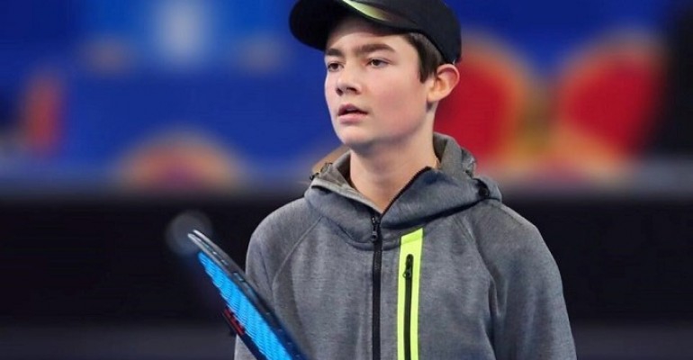 16-годишният Лазаров отрази два мачбола, но отпадна на 1/8-финалите в Созопол