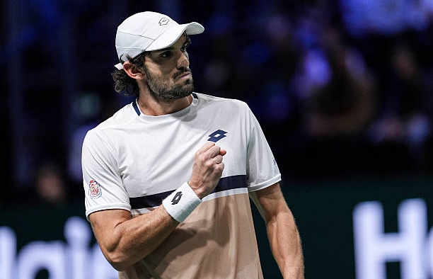 Новото тенис страшилище: Вашеро мина като на шега през екзекутора на Алкарас в Париж!