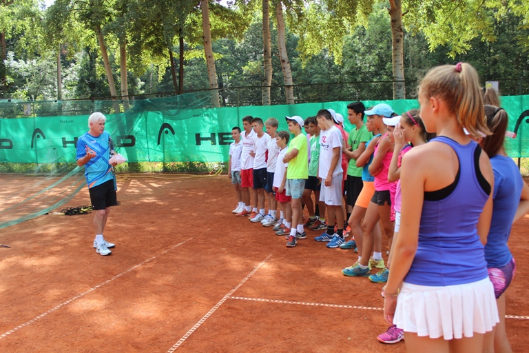Пол Макнами започна подготовка с най-добрите ни млади тенисисти