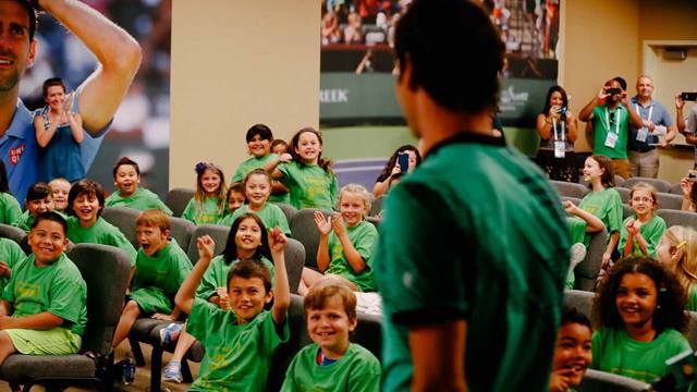 ВИДЕО: Очарователният Федерер даде пресконференция само пред деца