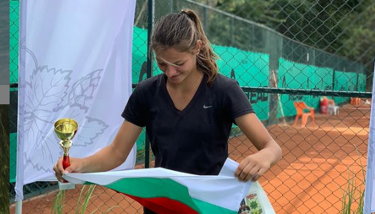 Повод за радост: 18-годишната Каратанчева не даде нито сет на бивша топ 100 тенисистка