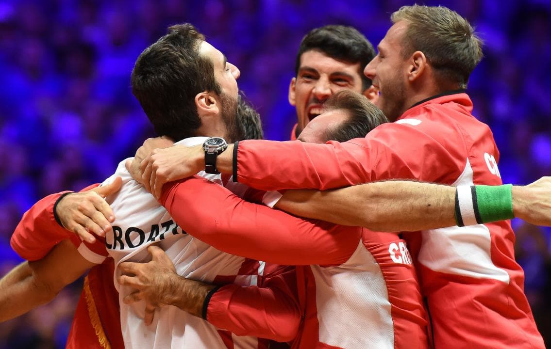 Хърватите започнаха купона след триумфа още в съблекалнята (видео)