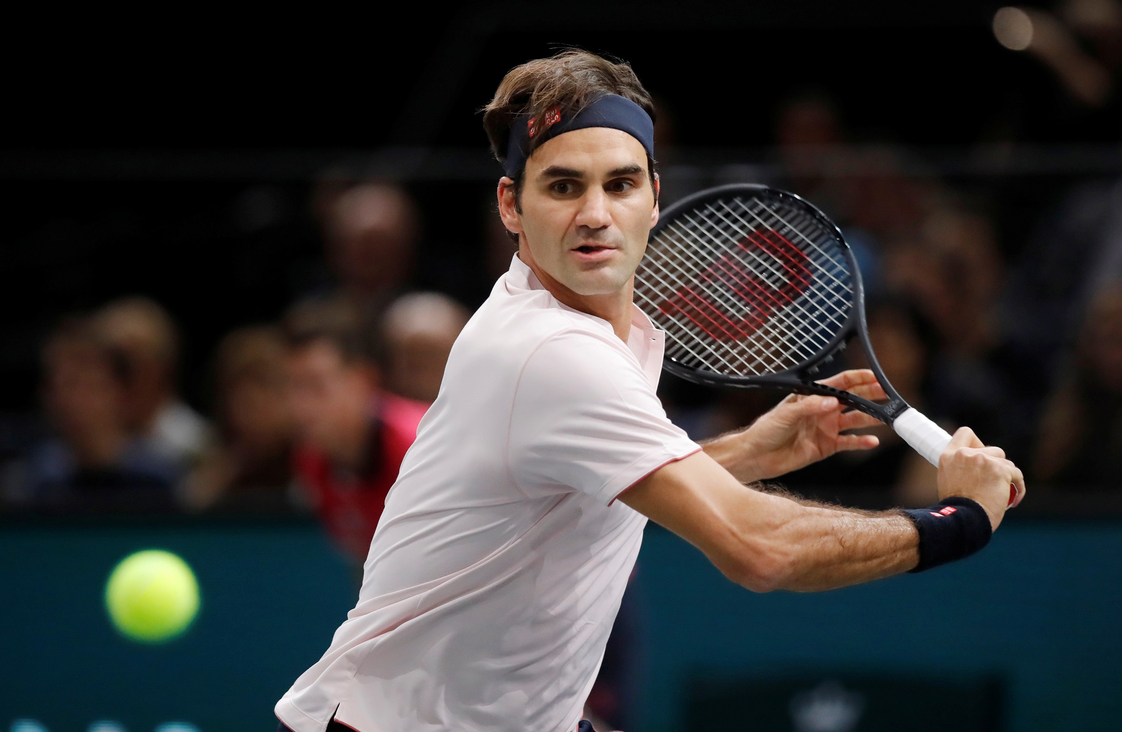Федерер с лекота продължава към четвъртфиналите в Париж (видео)