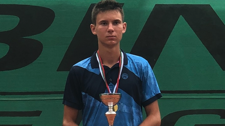 17 годишният Илиян Радулов през изминалия месец триумфира с титлата от