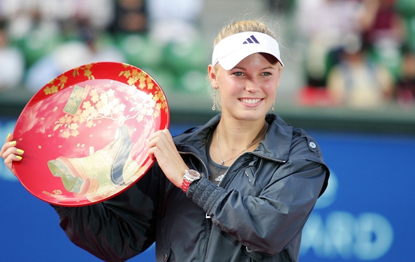 Вожняцки отнесе Павлюченкова и защити трофея си в Токио (видео)