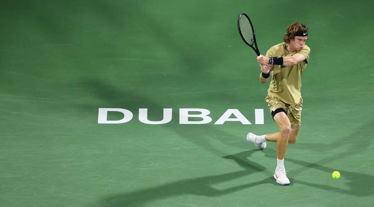 Страхотен Рубльов достигна полуфиналите в Дубай без загубен сет!