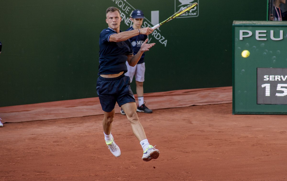Фучович завоюва своя първи ATP трофей, срази  Гойовчик на финала в Женева