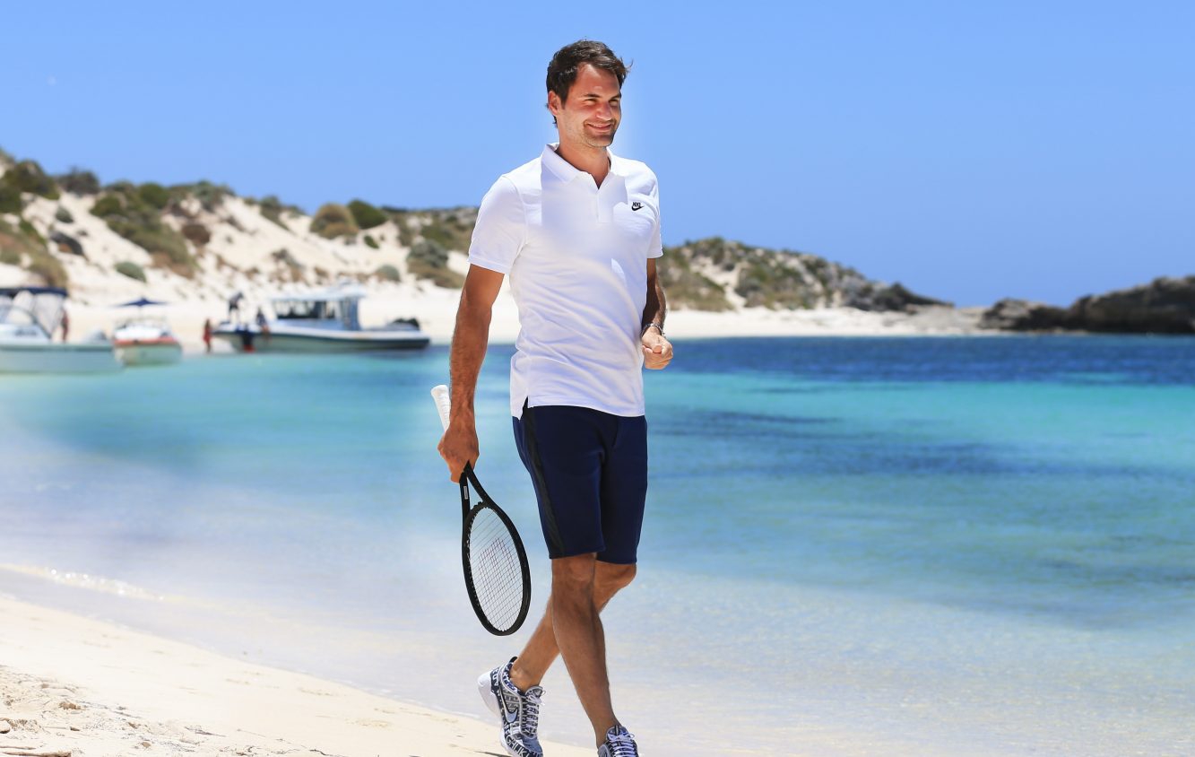 Федерер успя да играе тенис и на плажа в Пърт (видео)